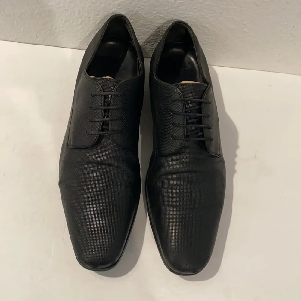 Authentic Hugo Boss black leather lace up shoes 10 mens